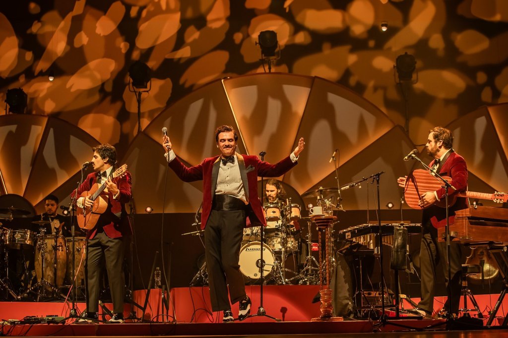 El fin de una era: Enjambre y sus «Noches de Salón» a un año de su&nbsp;estreno