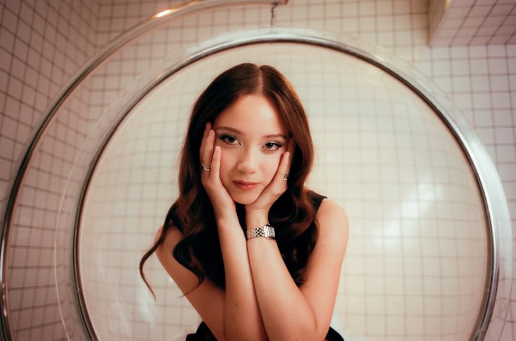 Laufey llega con todo al Teatro Metropólitan: jazz, melancolía y vibes que te rompen el corazón (pero&nbsp;bonito)