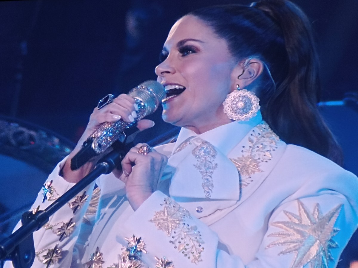 Lucero conquista el Auditorio Nacional con un emotivo recorrido por sus 46 años de&nbsp;trayectoria